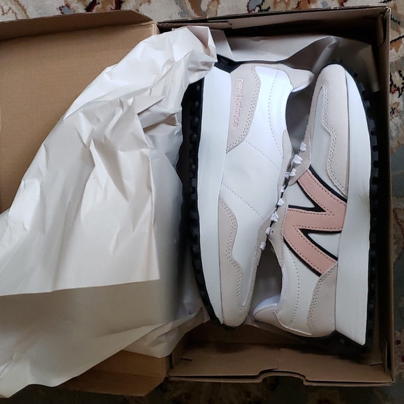 New Balance 327 Womens White Sneaker Shoes Size 7.5 - Picture 13 of 14